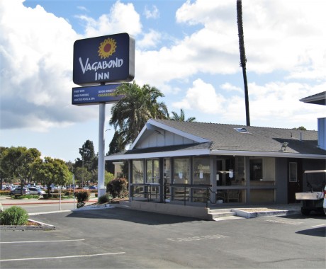 Photos April2020 - VAGABOND INN ENTRANCE